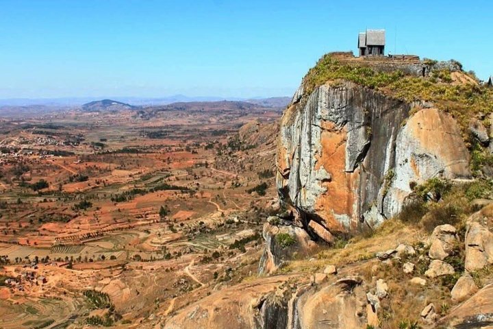 2-Day Antongona & Lemurs’ Park Camping Tour