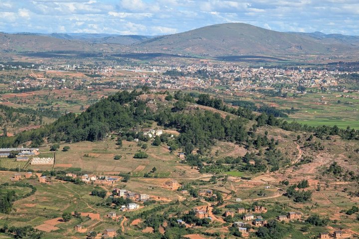 2-Day Antongona & Lemurs’ Park Camping Tour