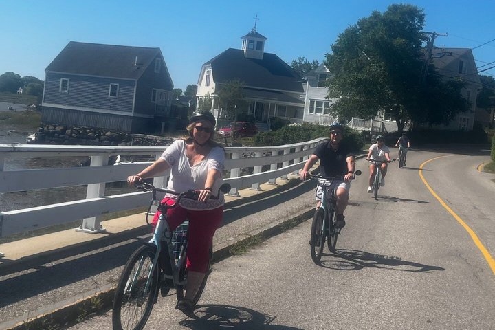 Scenic and Historical Kennebunkport E-Bike Tour