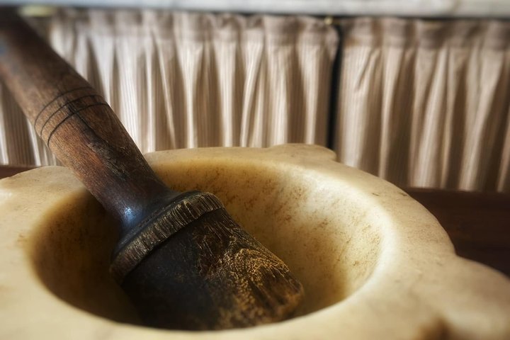 Cinque Terre: Authentic Pesto Cooking Class & Wine in Manarola