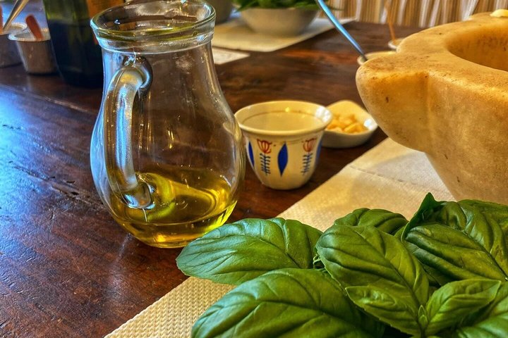 Cinque Terre: Authentic Pesto Cooking Class & Wine in Manarola