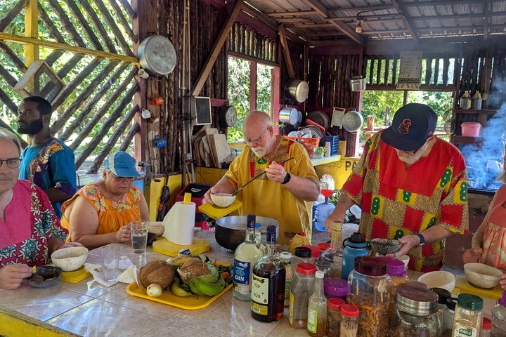 Hopkins Kayaking and Garifuna Cooking Experience
