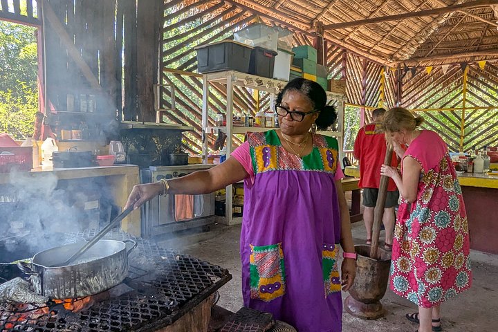 Hopkins Kayaking and Garifuna Cooking Experience