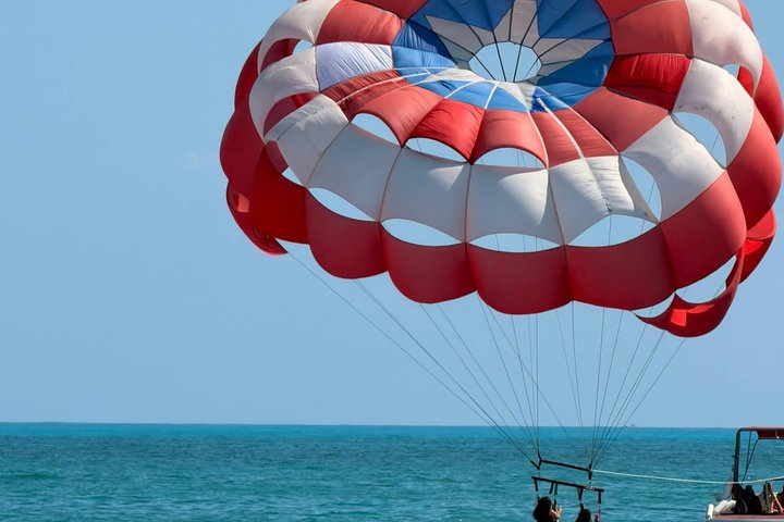 Maafushi Parasailing Fly with Boat Ride