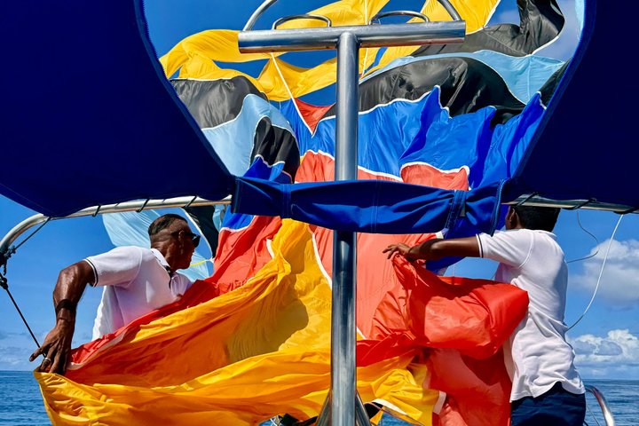 Maafushi Parasailing Fly with Boat Ride