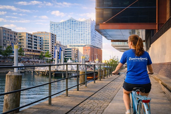 Highlights of Hamburg – Bike Tour with Insider Stories