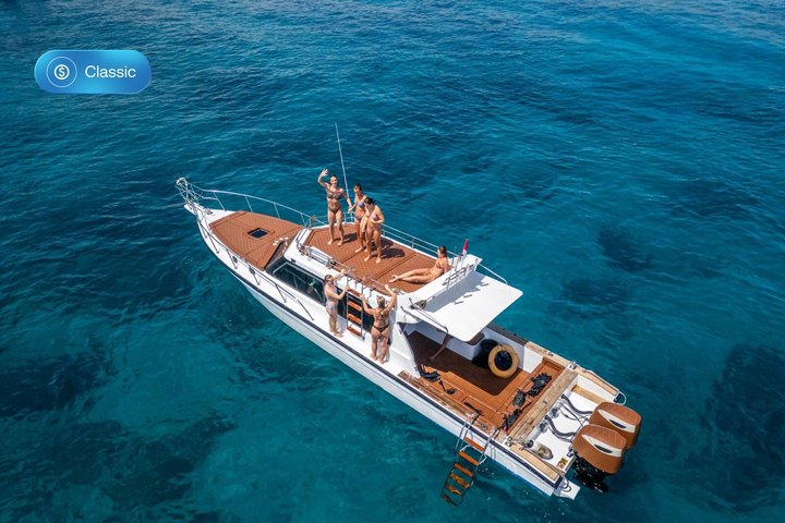Nusa Penida Premium Day from Bali: Manta Rays, Yacht & Land Tour