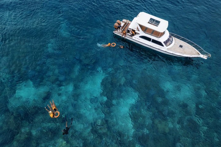 Nusa Penida Premium Day from Bali: Manta Rays, Yacht & Land Tour