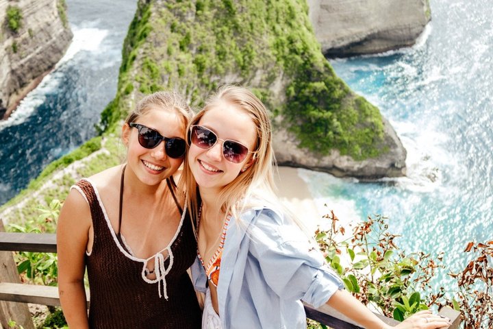 Nusa Penida Premium Day from Bali: Manta Rays, Yacht & Land Tour