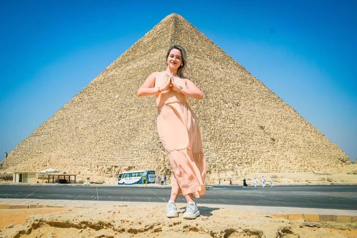 Hurghada to Cairo Small Group Day Trip: Pyramids, Lunch & GEM