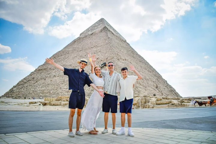 Hurghada to Cairo Small Group Day Trip: Pyramids, Lunch & GEM