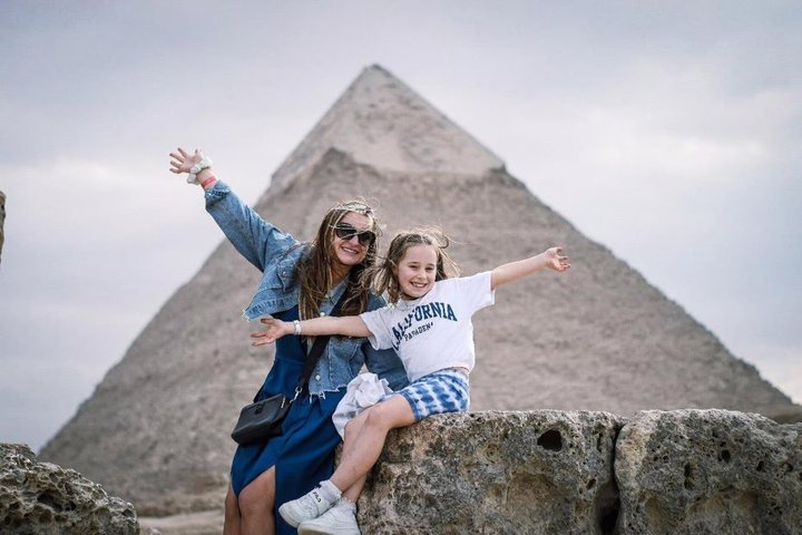 Hurghada to Cairo Small Group Day Trip: Pyramids, Lunch & GEM