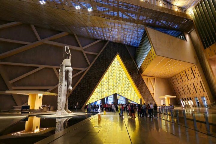 Hurghada to Cairo Small Group Day Trip: Pyramids, Lunch & GEM