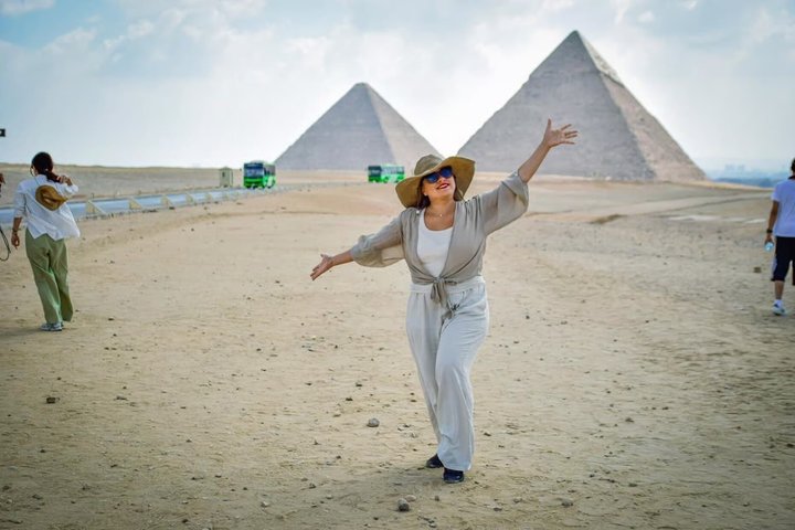 Hurghada to Cairo Small Group Day Trip: Pyramids, Lunch & GEM