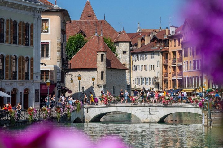 Annecy Two Hour Insider Walking Tour With Local Guide