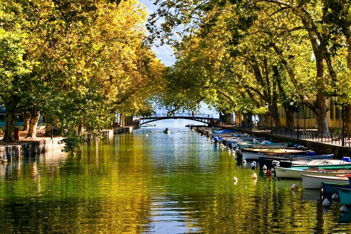 Annecy Two Hour Insider Walking Tour With Local Guide