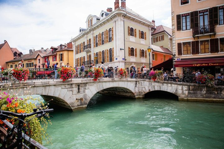 Annecy Two Hour Insider Walking Tour With Local Guide