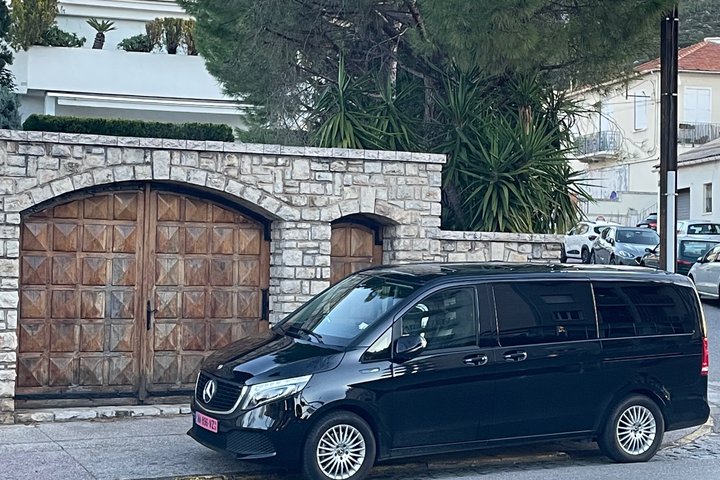 Private van transfer from Marseille airport to Aix en Provence