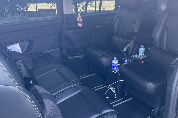 Private van transfer from Marseille airport to Aix en Provence