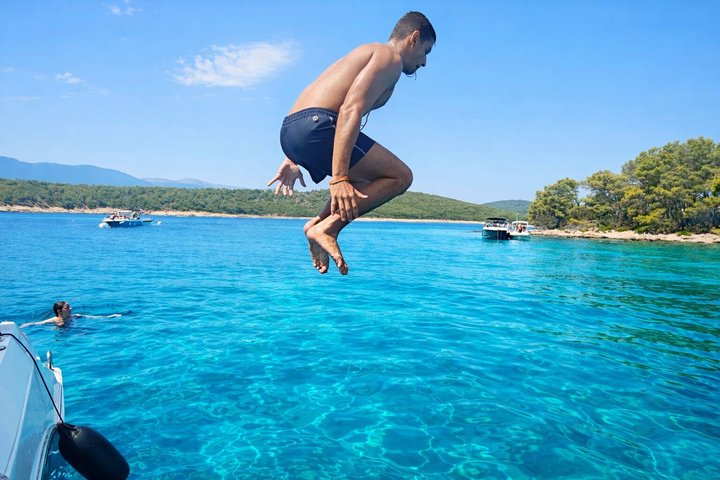 Makarska 3-Island Speedboat Tour: Blue Cave on Hvar & Blue Lagoon