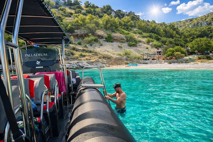 Makarska 3-Island Speedboat Tour: Blue Cave on Hvar & Blue Lagoon