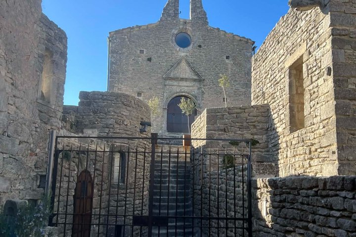The magnificent villages of the Luberon on a private day