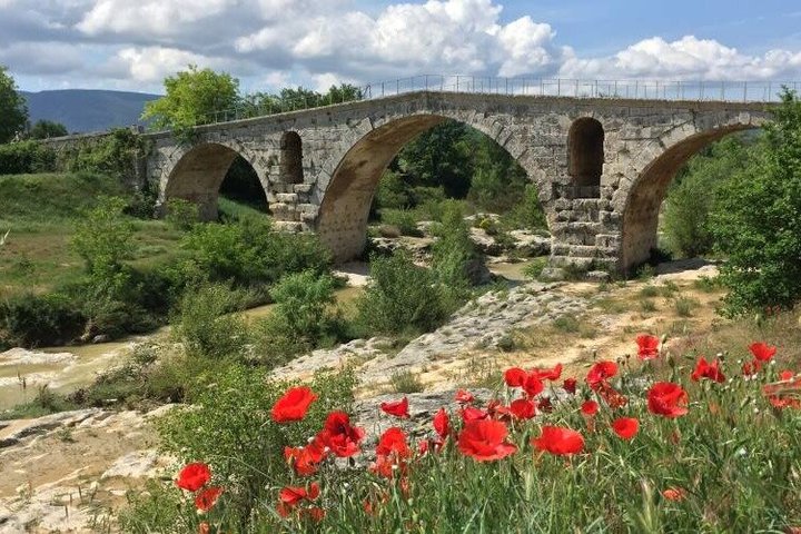 The magnificent villages of the Luberon on a private day