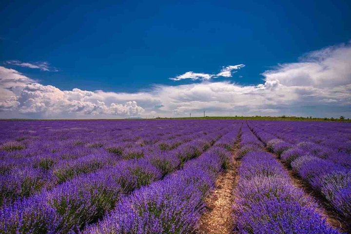 The magnificent villages of the Luberon on a private day