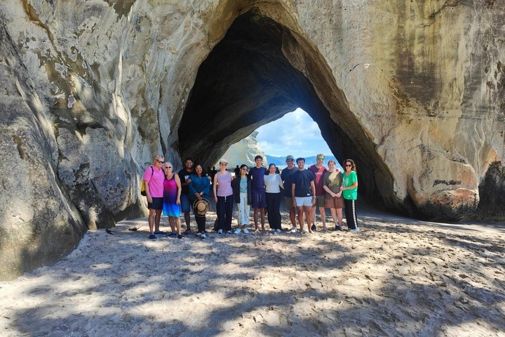 Cathedral Cove & Hot Water Beach Small-Group Tour with Lunch