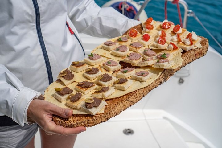 Catamaran tour Magdalene Archipelago from Cannigione from 12 mt..