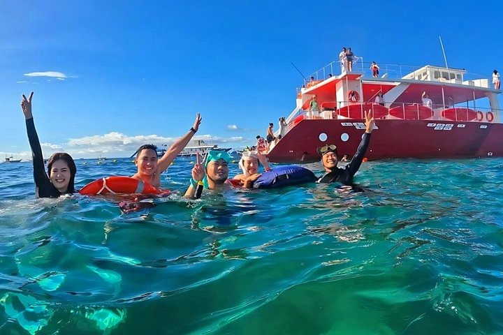 Boracay Party Boat: Yacht Adventure with DJ & Water Sports