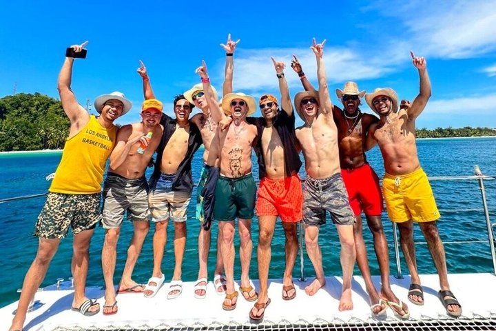 Boracay Party Boat: Yacht Adventure with DJ & Water Sports