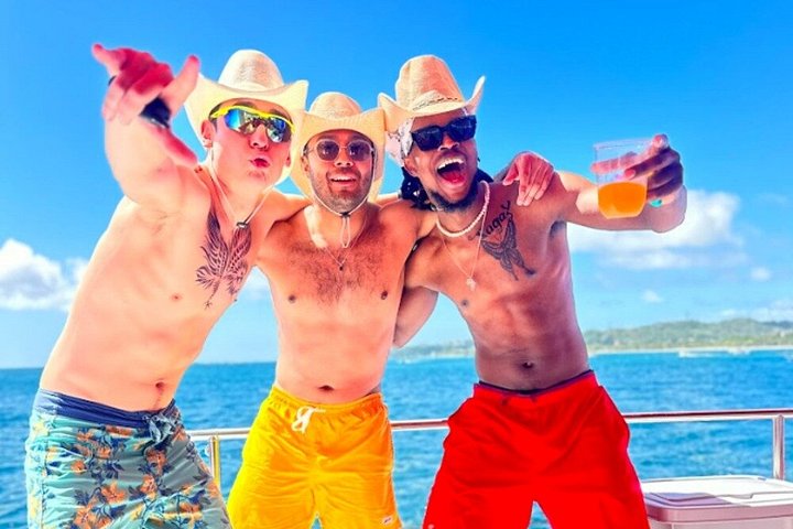 Boracay Party Boat: Yacht Adventure with DJ & Water Sports