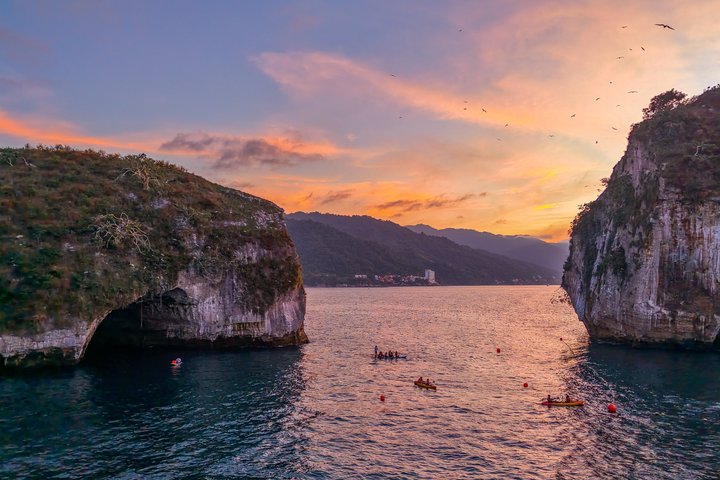 Bioluminescence by kayak or SUP to Los Arcos Puerto Vallarta