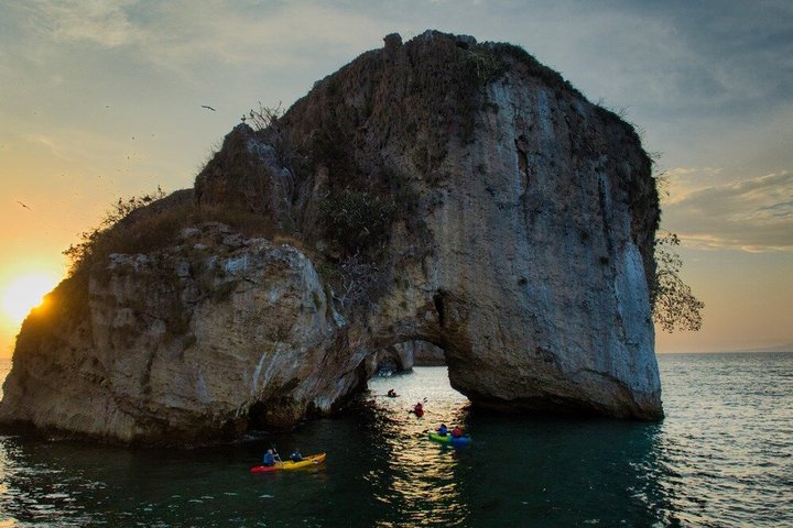Bioluminescence by kayak or SUP to Los Arcos Puerto Vallarta