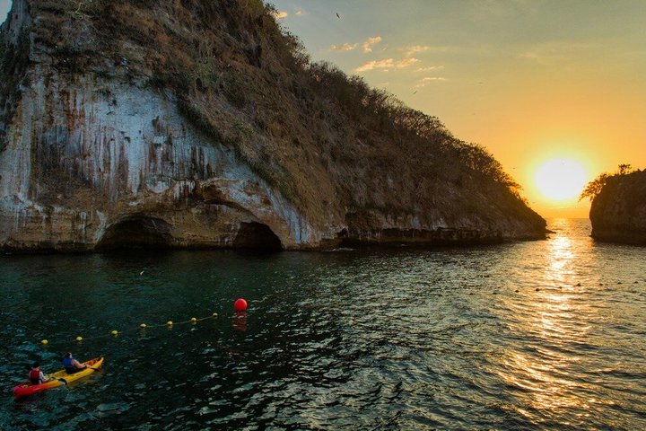Bioluminescence by kayak or SUP to Los Arcos Puerto Vallarta