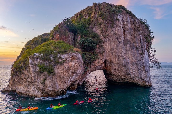 Bioluminescence by kayak or SUP to Los Arcos Puerto Vallarta