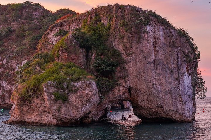 Bioluminescence by kayak or SUP to Los Arcos Puerto Vallarta