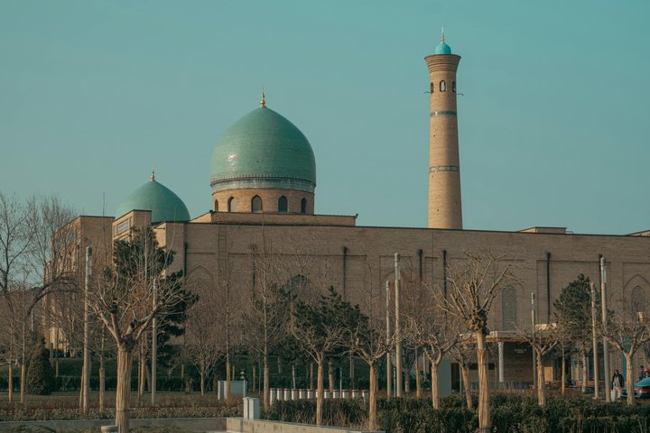 Tashkent: Guided Walking & Food Tour with Local Guide