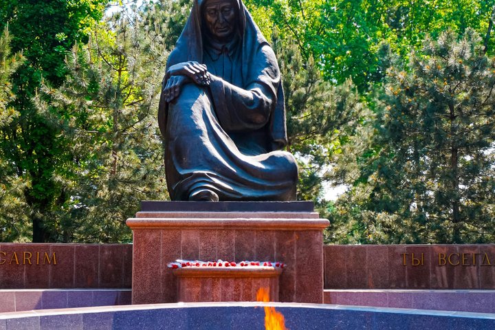 Tashkent: Guided Walking & Food Tour with Local Guide