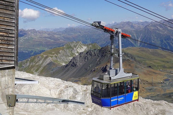 Davos Highlights: Culture, Shopping Streets & Alpine Beauty