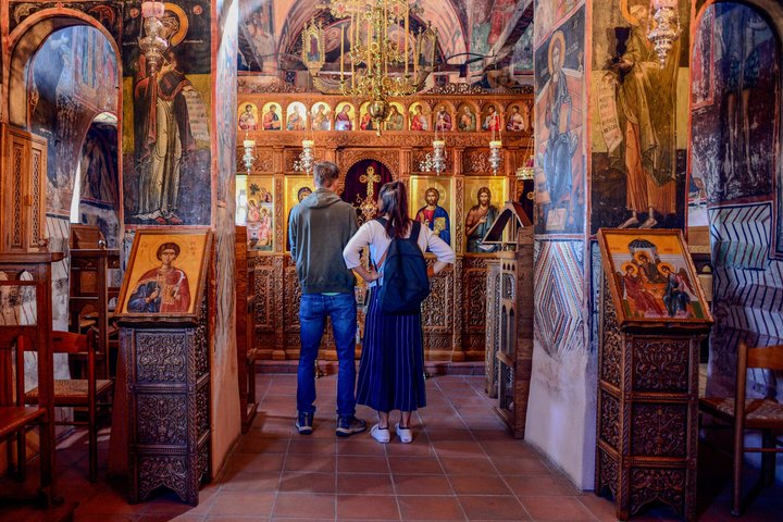 Athens: Meteora Monasteries Tour, Caves, Beachfront Stops & Lunch