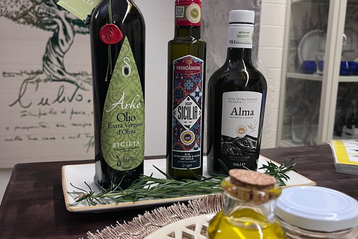 Oil-tasting experience near Cefalu