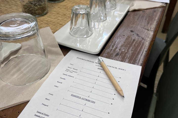 Oil-tasting experience near Cefalu