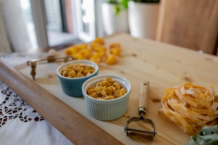 Small group Pasta and Tiramisu class in Rimini by Cesarine
