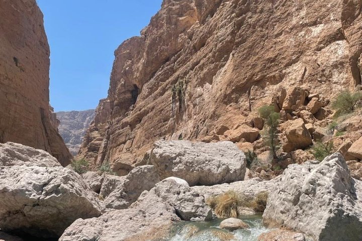 Full-Day Bimmah Sinkhole and Wadi Al Arbeieen Tour