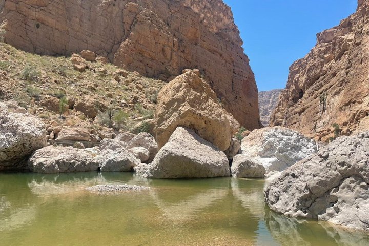 Full-Day Bimmah Sinkhole and Wadi Al Arbeieen Tour