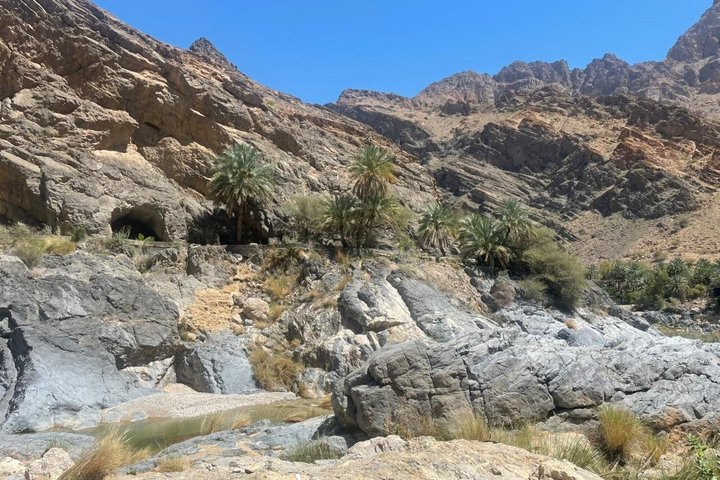 Full-Day Bimmah Sinkhole and Wadi Al Arbeieen Tour