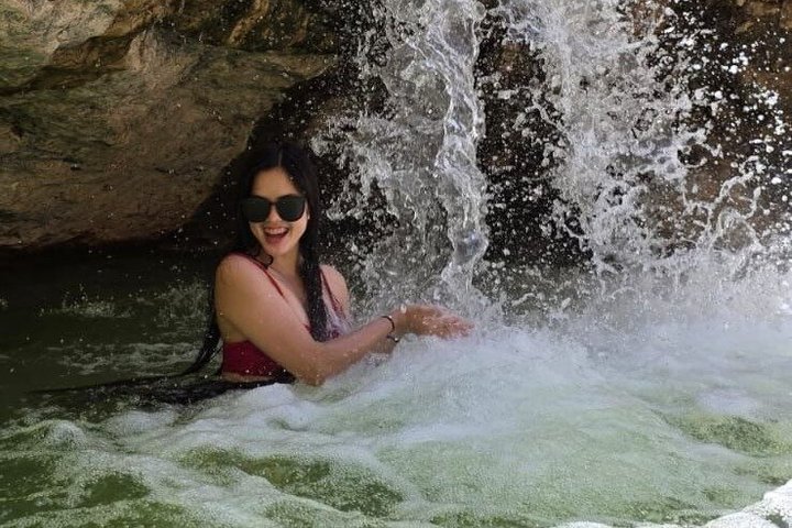 Full-Day Bimmah Sinkhole and Wadi Al Arbeieen Tour