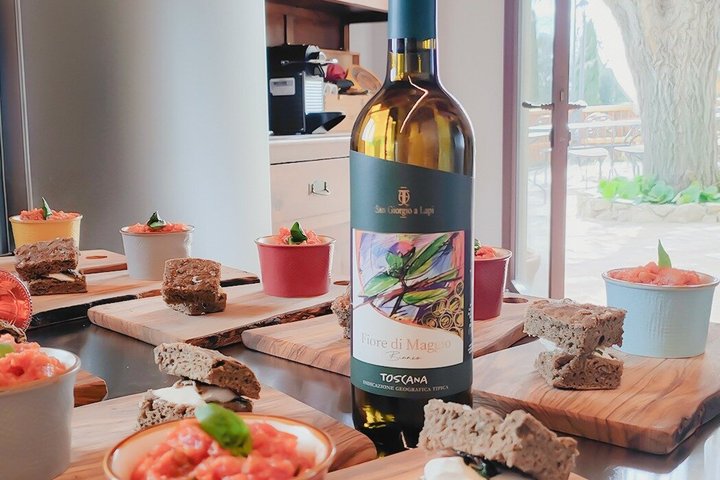 Classic Wine Tasting with Traditional Tuscan Products